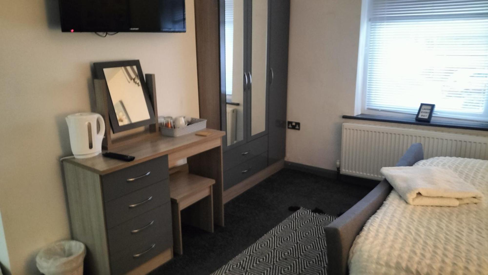 The New Accommodation Free Complementary Breakfast Tibshelf Room photo